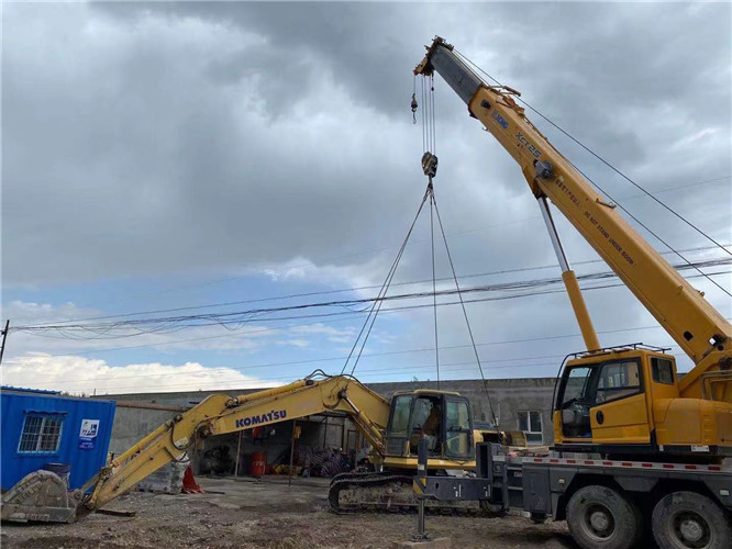 巴塘县25吨吊车的工作半径是多少？